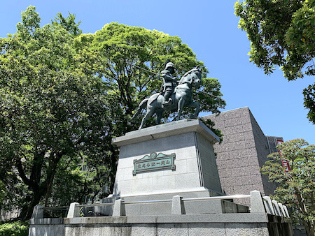 山内一豊騎馬像