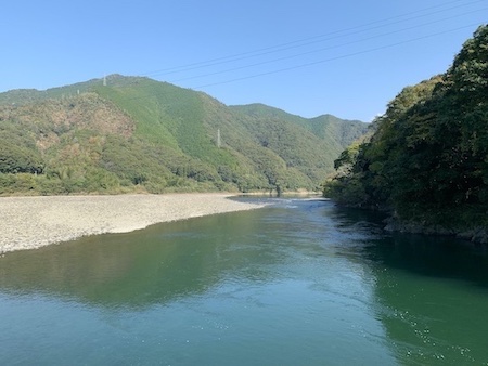 屋内大橋の上流