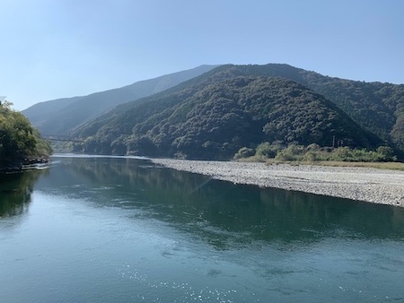 屋内大橋の下流